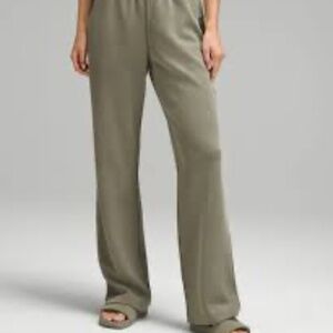 NWT Lululemon Softstreme High Rise Pant Army Green Size 8